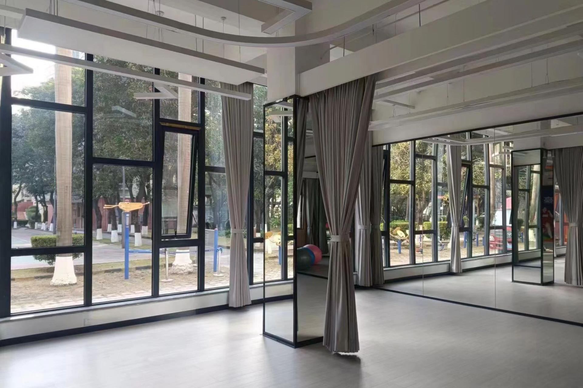 Aluminium alloy sliding door