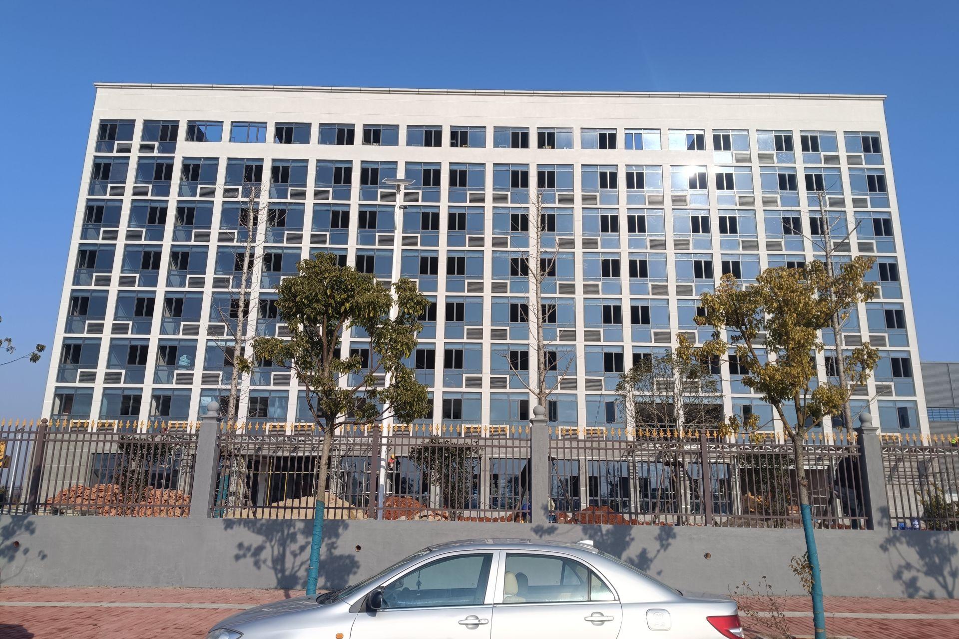 Glass curtain wall