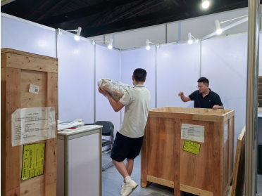 断桥铝门窗展会.png