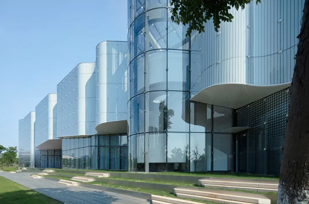 glass curtain wall.jpg