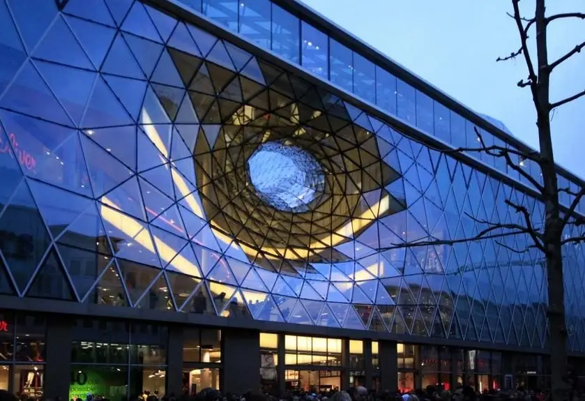 What factors should be considered in the design of glass curtain walls.jpg