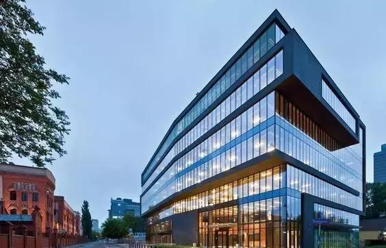Aluminum curtain wall
