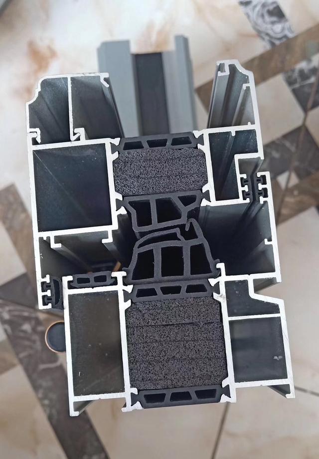 The difference between PA66 nylon insulation strips and PVC insulation strips.jpeg