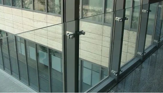 Glass curtain wall inner railing.jpg