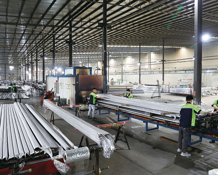 How to choose a reliable aluminum door and window customization manufacturer?