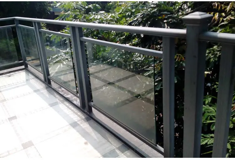 Aluminum alloy glass fence: adding new highlights to urban construction