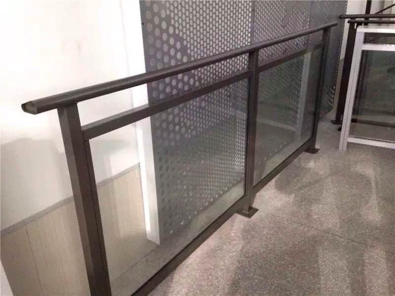 The Advantages of Aluminum Alloy Glass Fence in Architecture